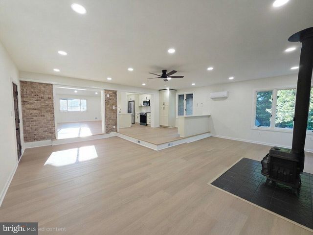 10027 W CONSTABLE CT, Fairfax, VA 22032