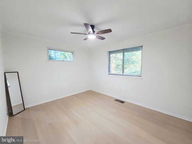 10027 W CONSTABLE CT, Fairfax, VA 22032