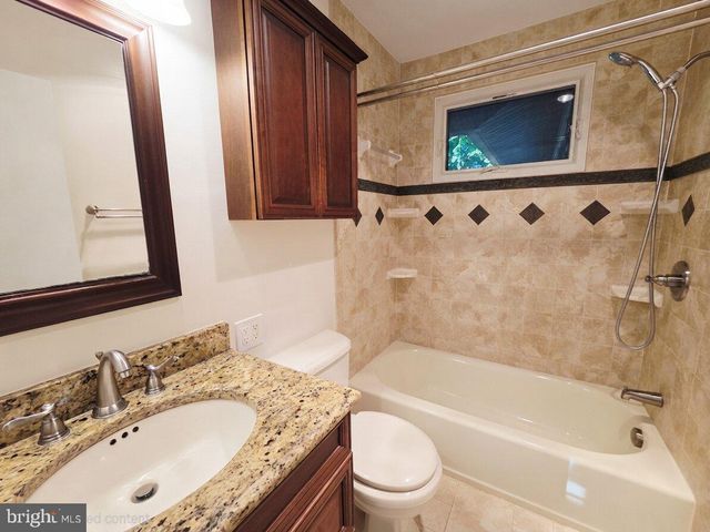 10027 W CONSTABLE CT, Fairfax, VA 22032