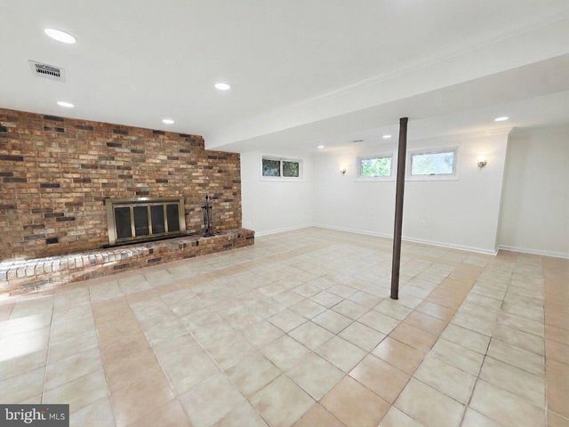 10027 W CONSTABLE CT, Fairfax, VA 22032