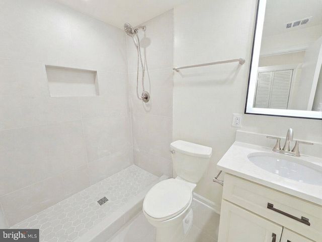10027 W CONSTABLE CT, Fairfax, VA 22032