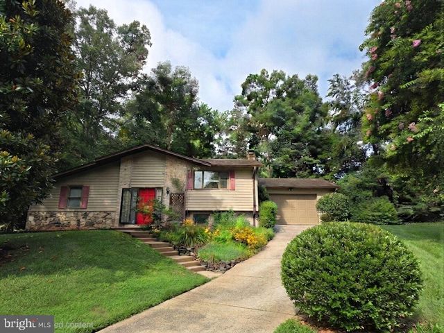 10027 W CONSTABLE CT, Fairfax, VA 22032