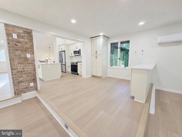 10027 W CONSTABLE CT, Fairfax, VA 22032