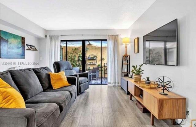 8033 NW 71st Ct 8033, Tamarac, FL 33321