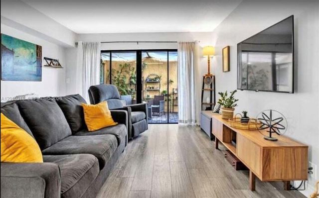 8033 NW 71st Ct 8033, Tamarac, FL 33321