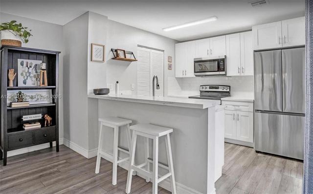 8033 NW 71st Ct 8033, Tamarac, FL 33321