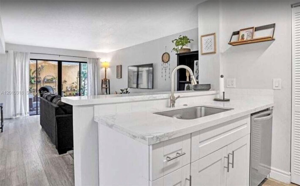 8033 NW 71st Ct 8033, Tamarac, FL 33321