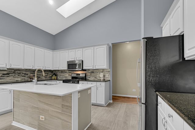 735 Pentwater Road, Romeoville, IL 60446