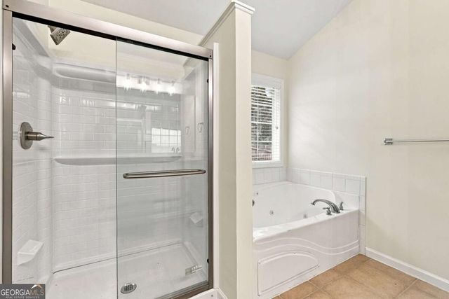 1422 Fountain Lakes Drive, Lawrenceville, GA 30043