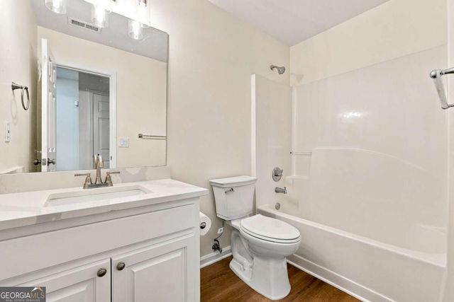 1422 Fountain Lakes Drive, Lawrenceville, GA 30043