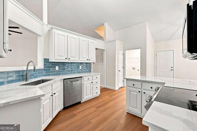 1422 Fountain Lakes Drive, Lawrenceville, GA 30043