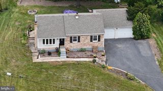 7832 DEWEY DR, Harrisburg, PA 17112