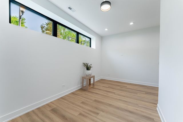 4210 W 5th Avenue, Chicago, IL 60624