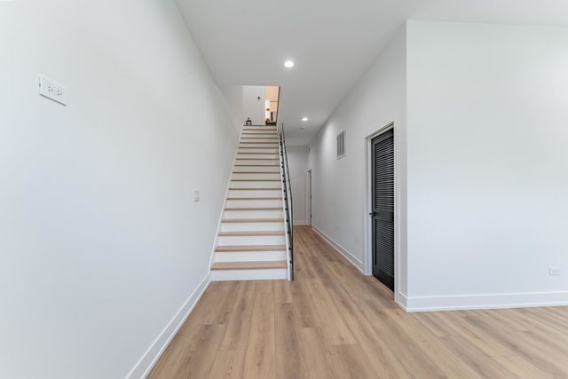 4210 W 5th Avenue, Chicago, IL 60624
