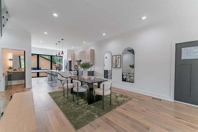 4210 W 5th Avenue, Chicago, IL 60624