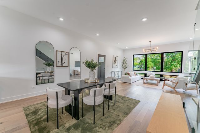 4210 W 5th Avenue, Chicago, IL 60624