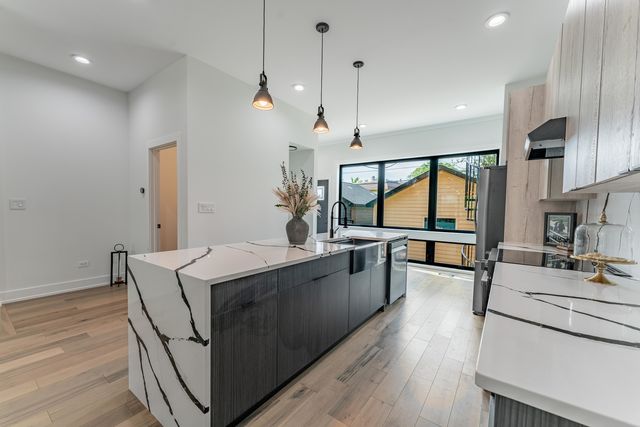 4210 W 5th Avenue, Chicago, IL 60624