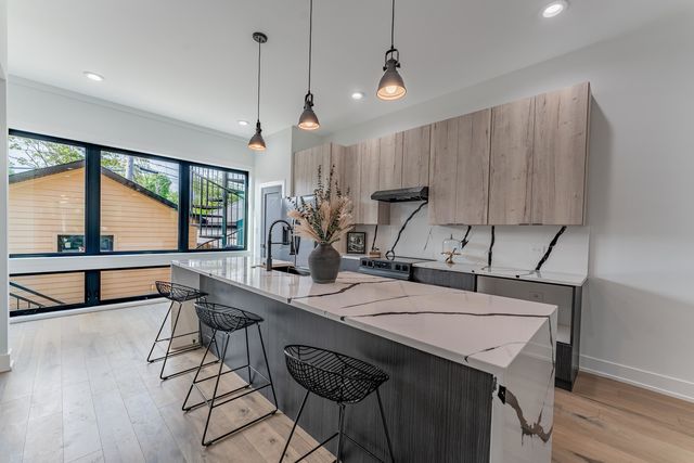 4210 W 5th Avenue, Chicago, IL 60624