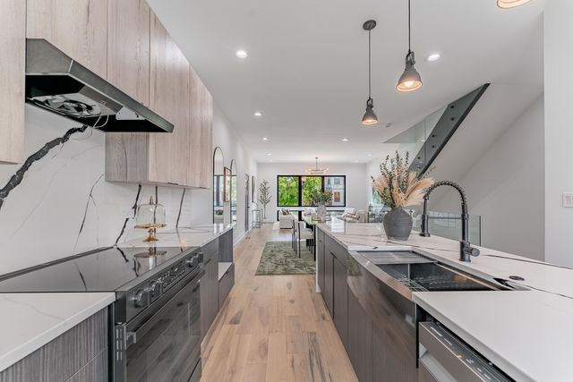 4210 W 5th Avenue, Chicago, IL 60624