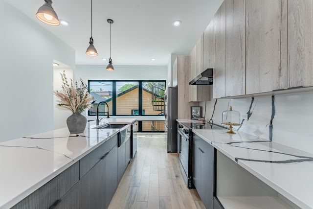 4210 W 5th Avenue, Chicago, IL 60624