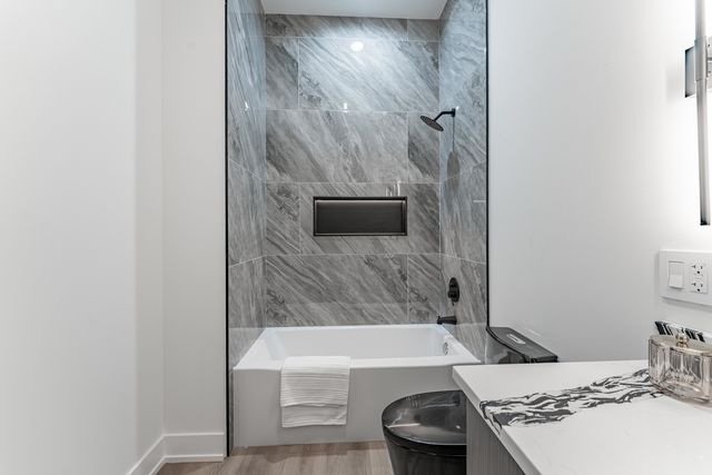4210 W 5th Avenue, Chicago, IL 60624