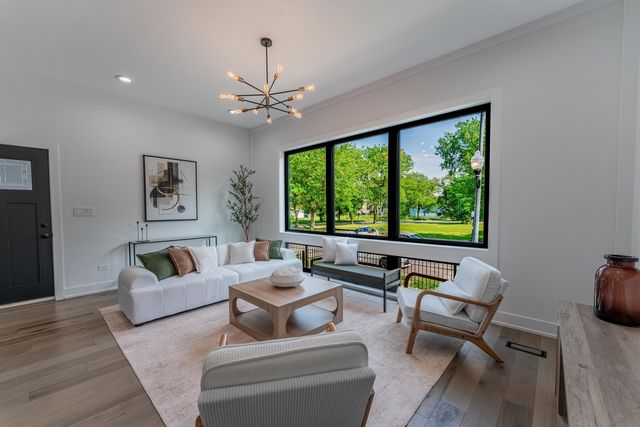 4210 W 5th Avenue, Chicago, IL 60624