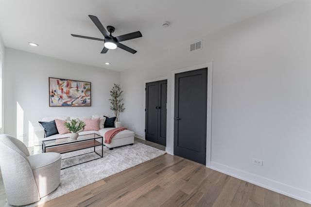 4210 W 5th Avenue, Chicago, IL 60624
