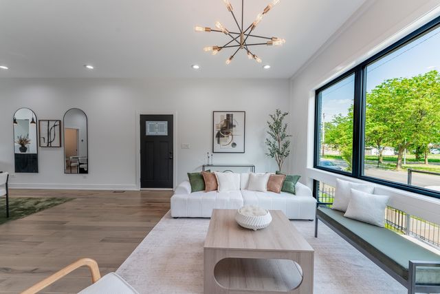 4210 W 5th Avenue, Chicago, IL 60624