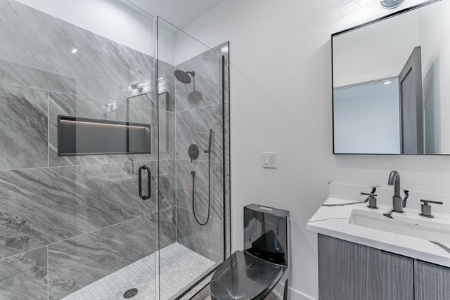 4210 W 5th Avenue, Chicago, IL 60624