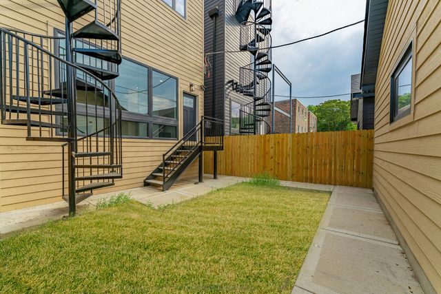 4210 W 5th Avenue, Chicago, IL 60624