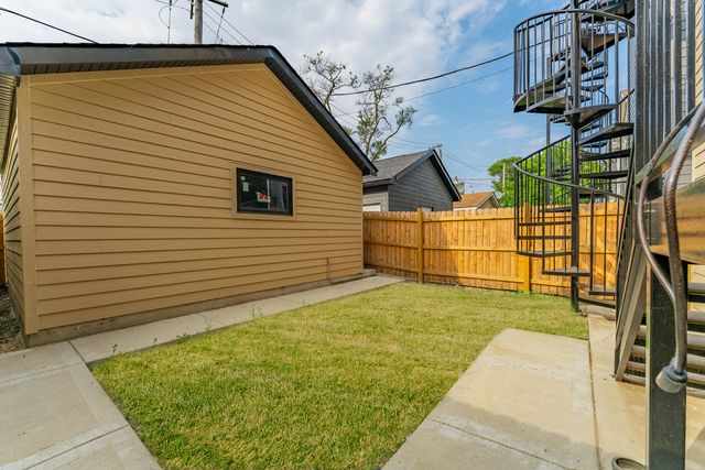 4210 W 5th Avenue, Chicago, IL 60624