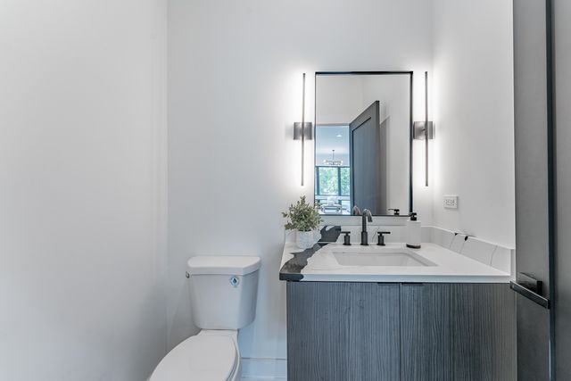 4210 W 5th Avenue, Chicago, IL 60624