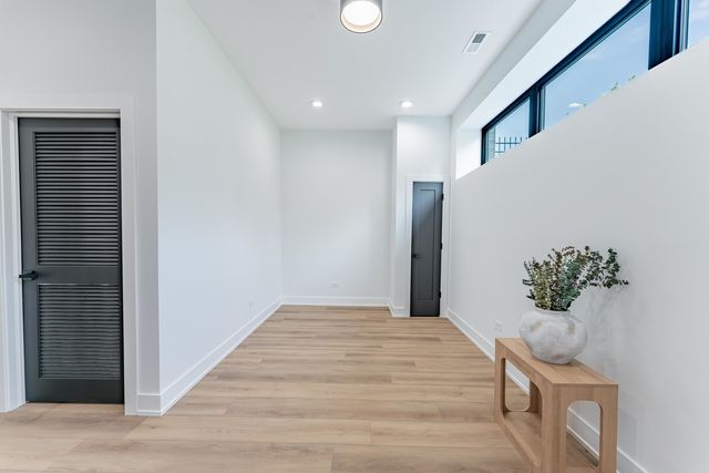 4210 W 5th Avenue, Chicago, IL 60624