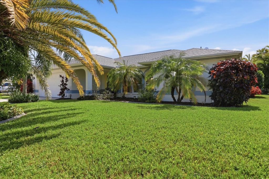 Image 1 of property listing at 5981 MARIGOLD ROAD, Venice, FL 34293