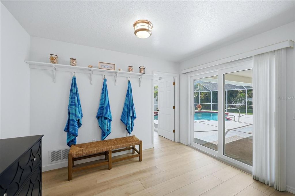 Image 12 of property listing at 5981 MARIGOLD ROAD, Venice, FL 34293