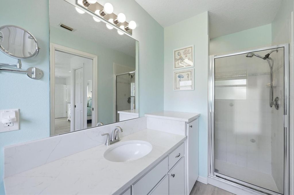Image 19 of property listing at 5981 MARIGOLD ROAD, Venice, FL 34293