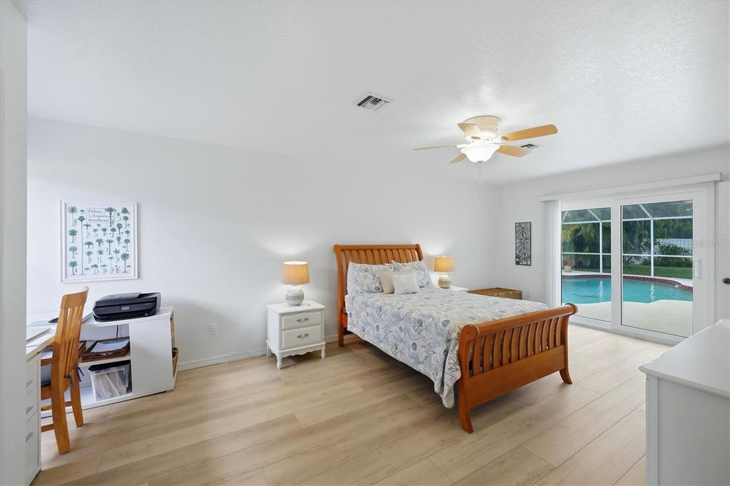 Image 22 of property listing at 5981 MARIGOLD ROAD, Venice, FL 34293