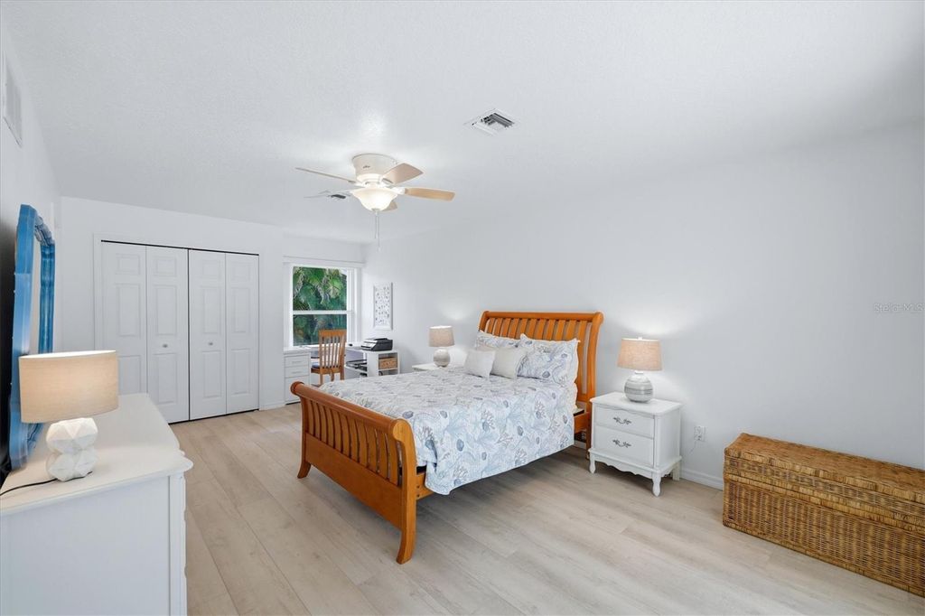 Image 23 of property listing at 5981 MARIGOLD ROAD, Venice, FL 34293