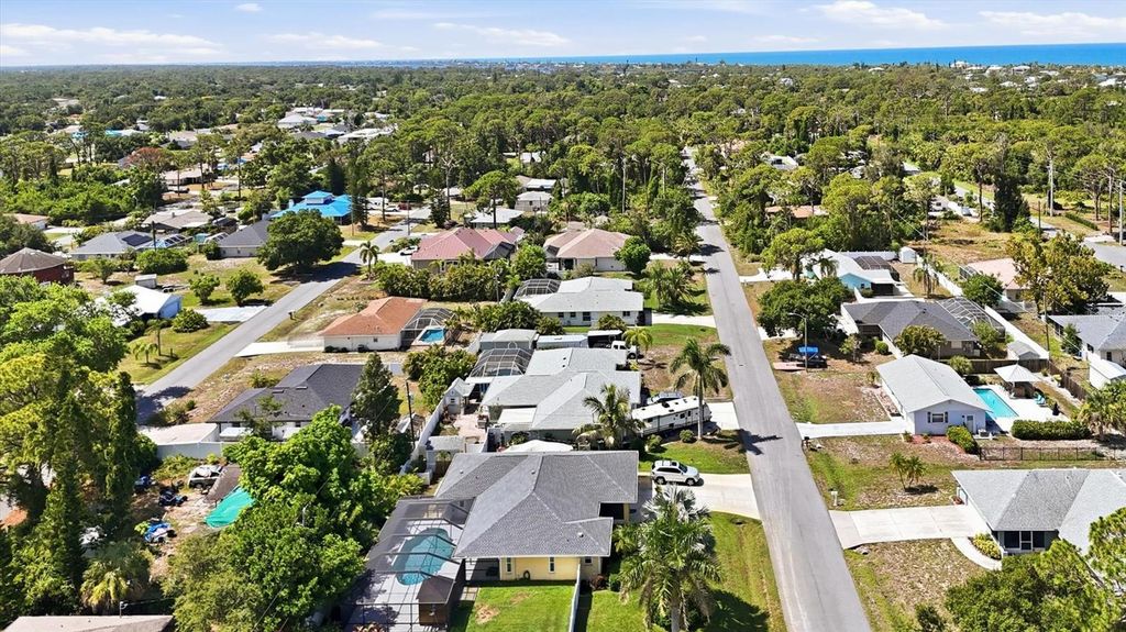 Image 36 of property listing at 5981 MARIGOLD ROAD, Venice, FL 34293