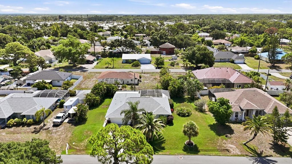 Image 38 of property listing at 5981 MARIGOLD ROAD, Venice, FL 34293