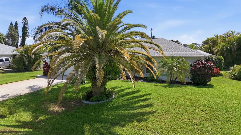 Image 42 of property listing at 5981 MARIGOLD ROAD, Venice, FL 34293