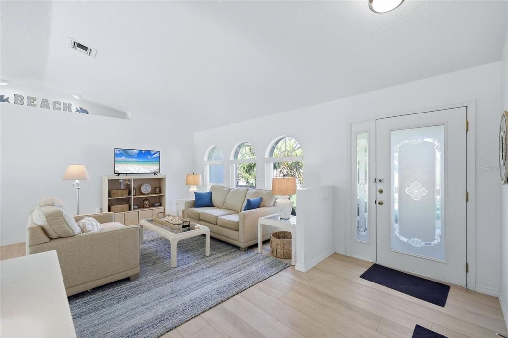 Image 8 of property listing at 5981 MARIGOLD ROAD, Venice, FL 34293