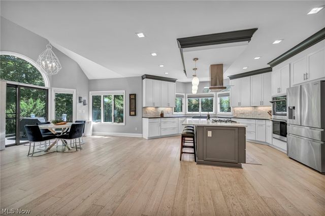 8536 Timber Trail, Brecksville, OH 44141
