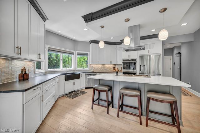 8536 Timber Trail, Brecksville, OH 44141