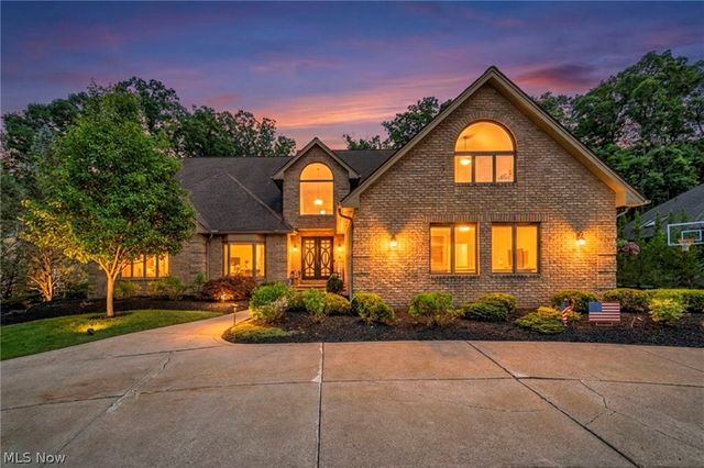 8536 Timber Trail, Brecksville, OH 44141