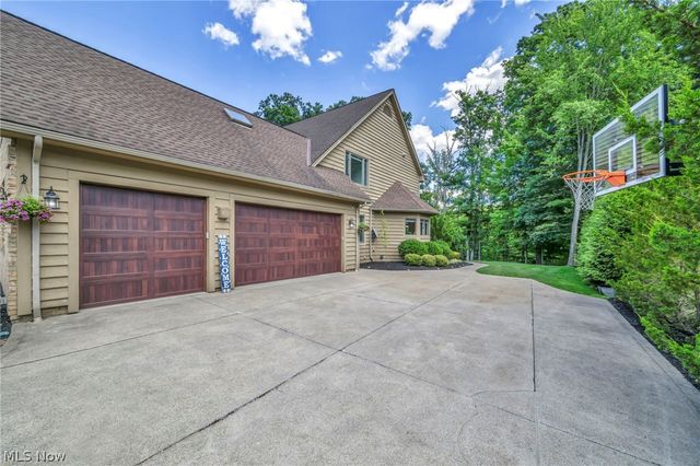 8536 Timber Trail, Brecksville, OH 44141