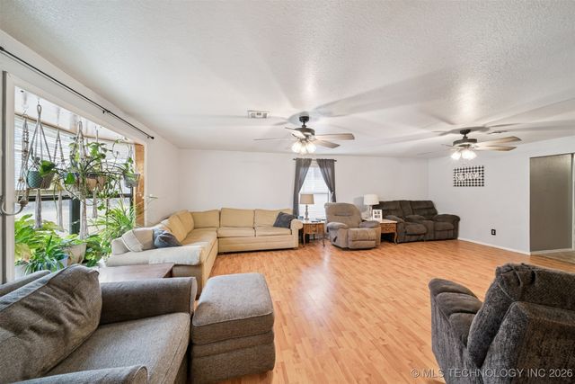 1516 W Kiowa Street, Okmulgee, OK 74447