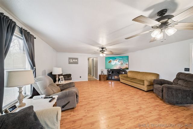 1516 W Kiowa Street, Okmulgee, OK 74447