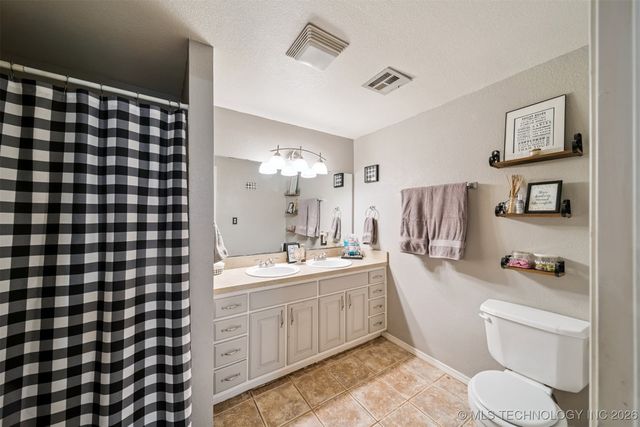 1516 W Kiowa Street, Okmulgee, OK 74447