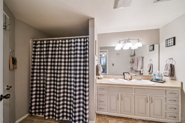 1516 W Kiowa Street, Okmulgee, OK 74447